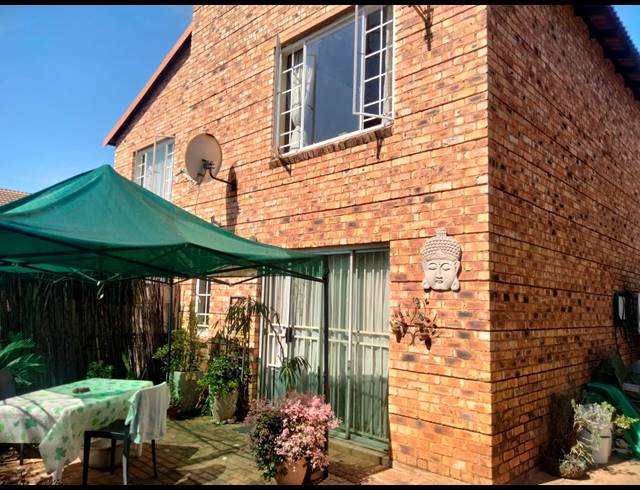 2 BEDROOM TOWNHOUSE FOR SALE IN SONNEGLANS